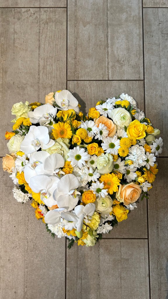 COEUR JAUNE ENTRE POT DEUIL